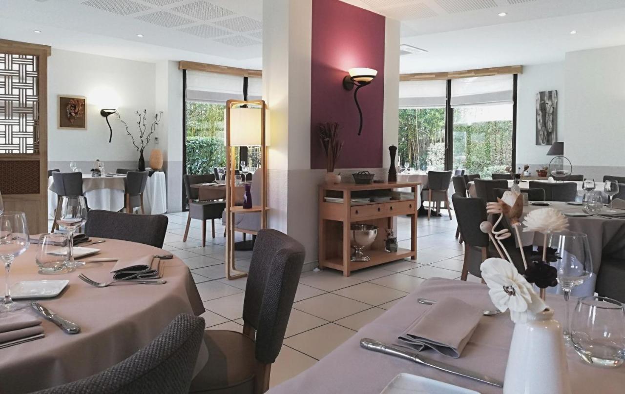 Logis Hotel Restaurant L'Oree Des Bois La Breille-les-Pins Экстерьер фото